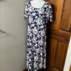 Croft & Barrow Navy and light creamy blush Floral Maxi Dress